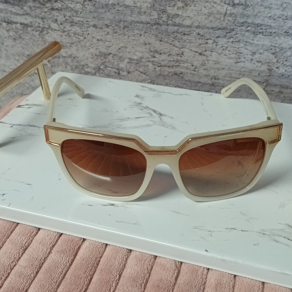 LAMB L.A.M.B Gwen Stefani Sunglasses & Case - Picture 1 of 10
